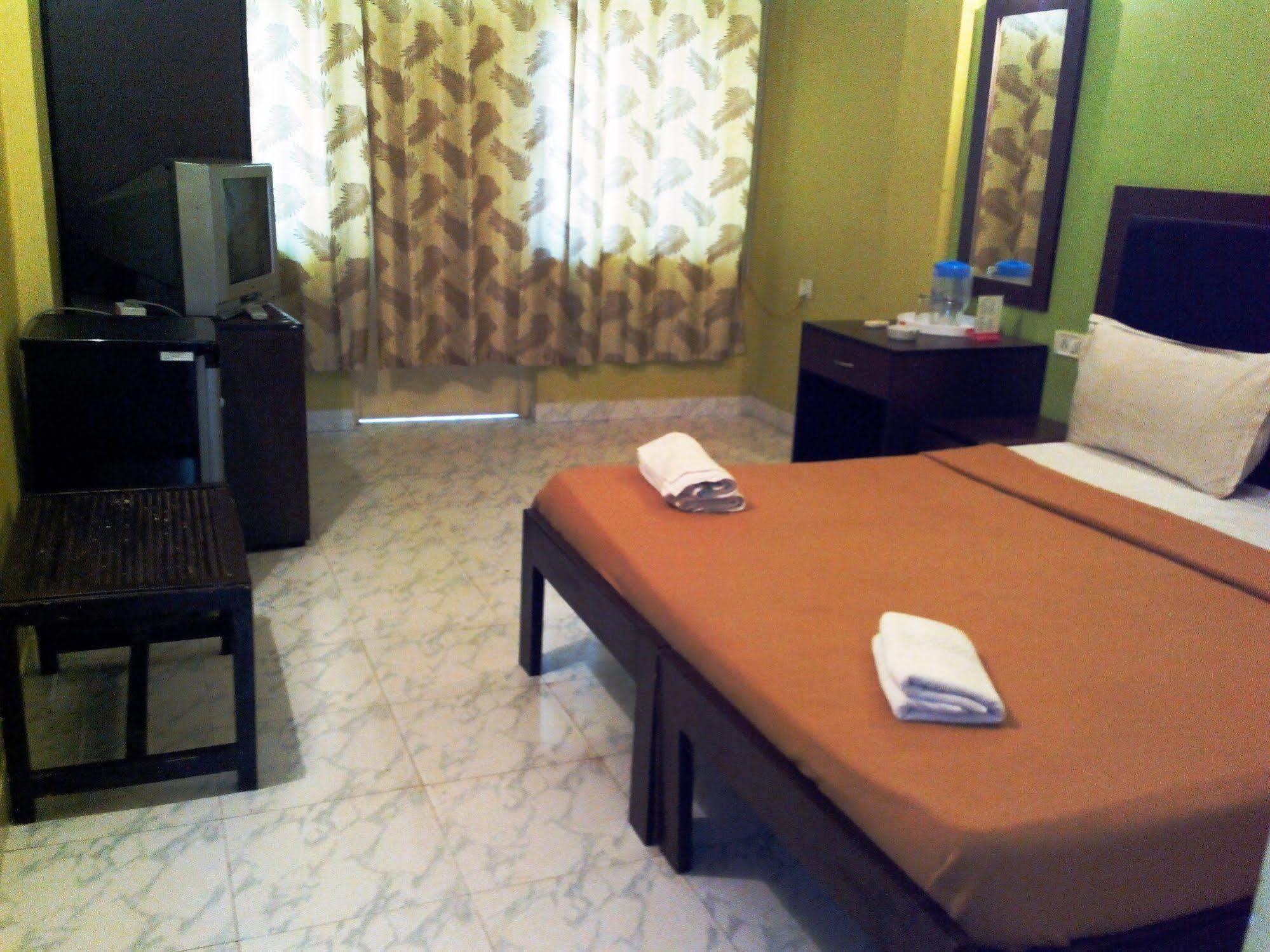 Royal Mirage Beach Resort Candolim Bagian luar foto