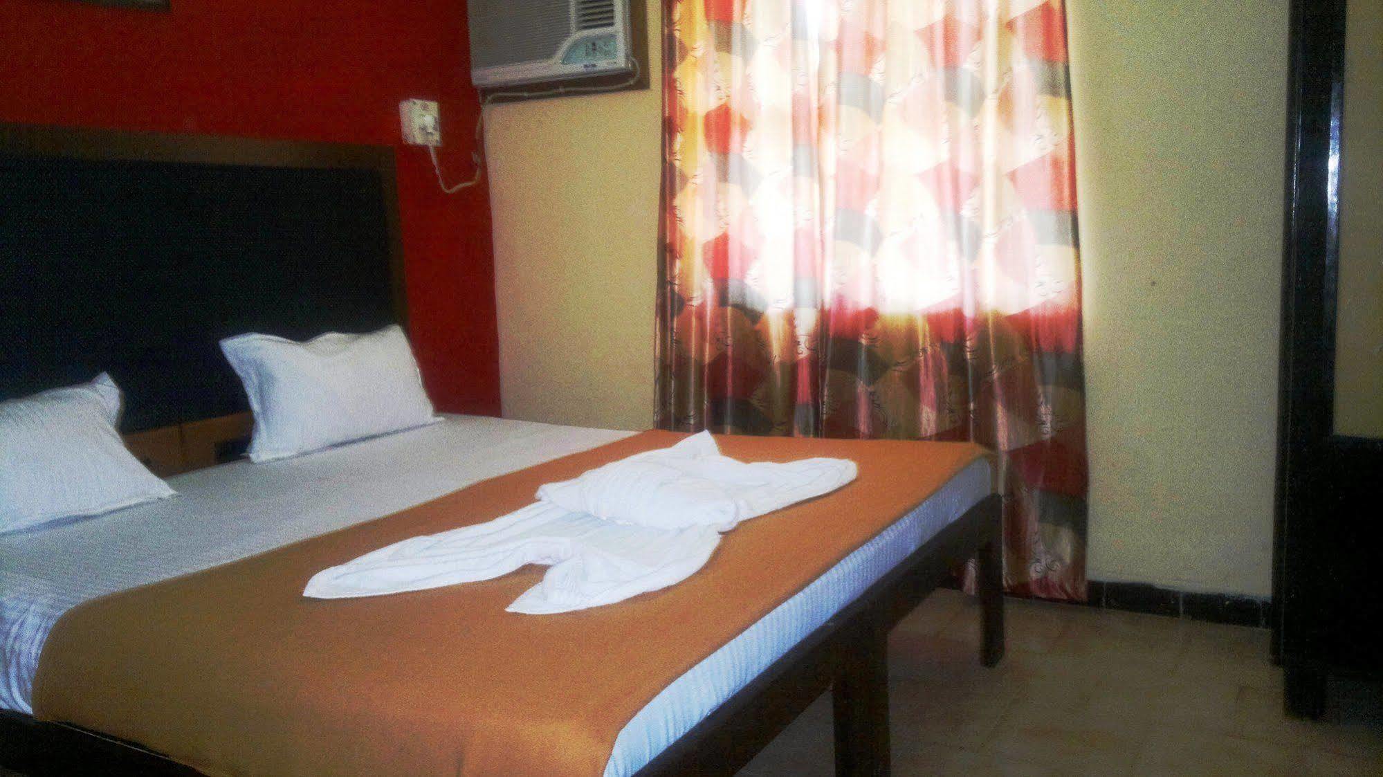 Royal Mirage Beach Resort Candolim Bagian luar foto