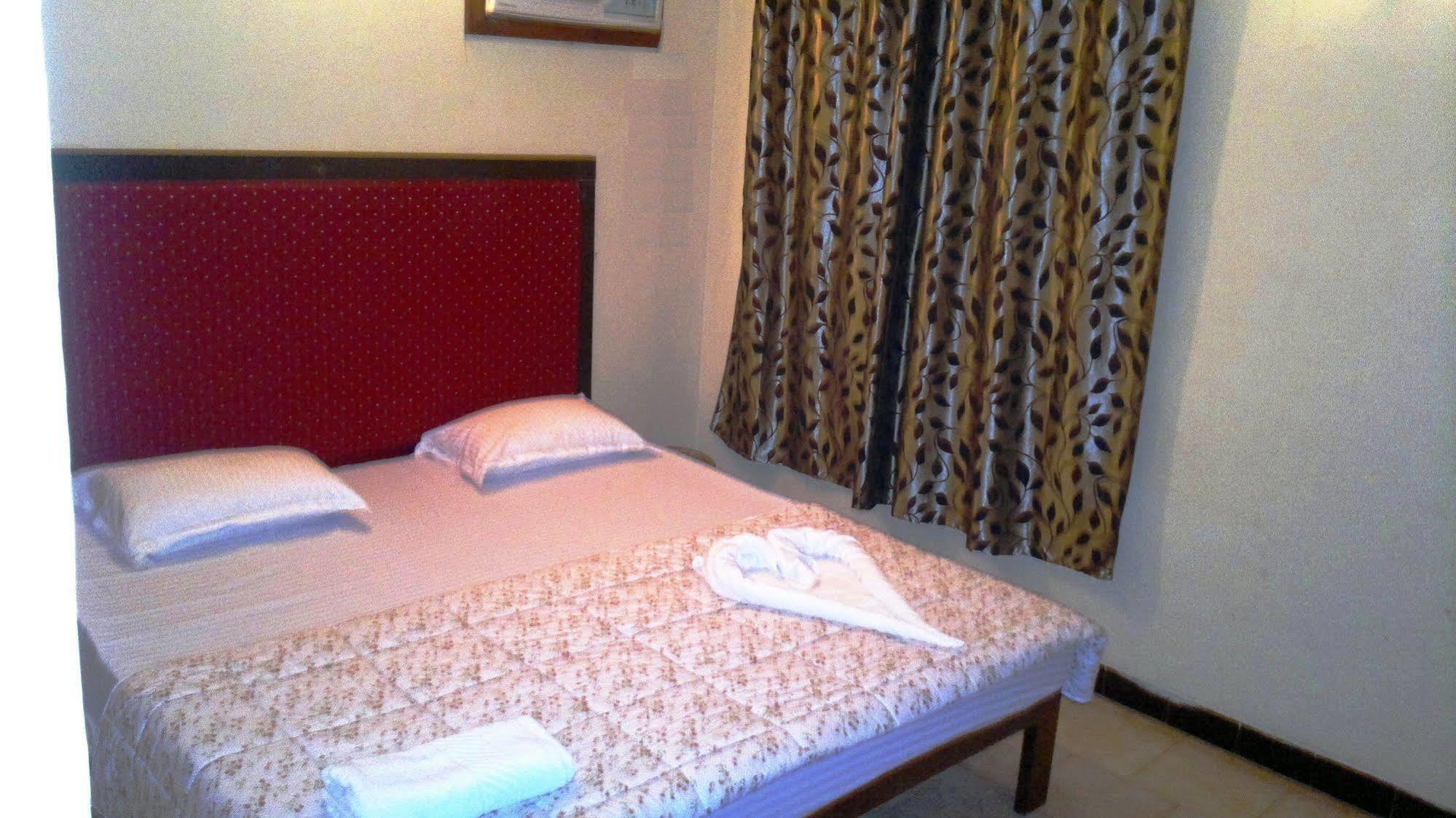 Royal Mirage Beach Resort Candolim Bagian luar foto
